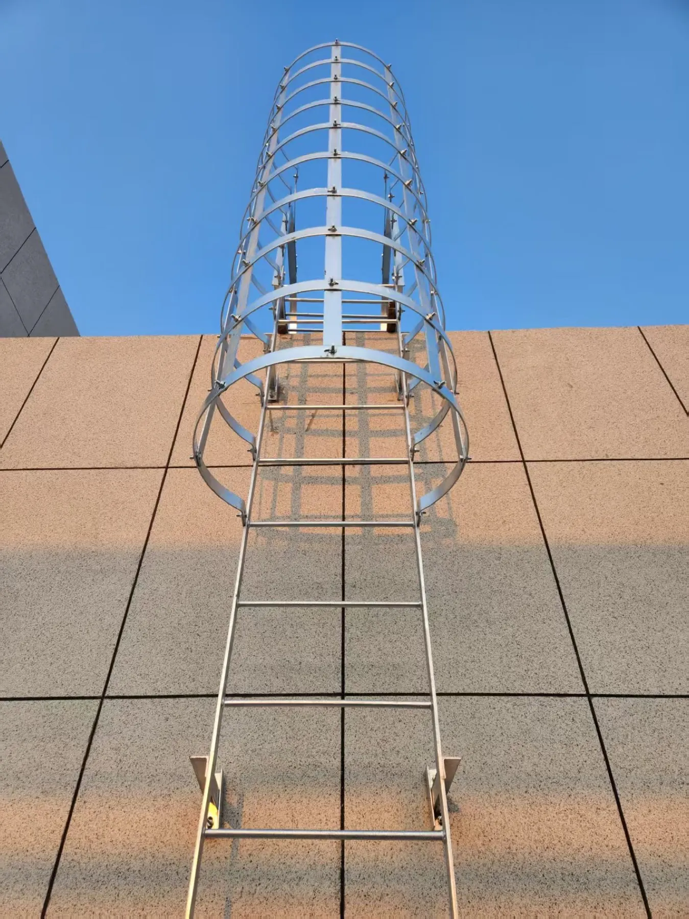 Roof access ladder and parapet transition reference